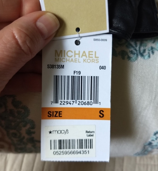 NWT Michael Kors Black & Silver Women's Leather Logo Ornament Tech Gloves - Picture 2 of 11